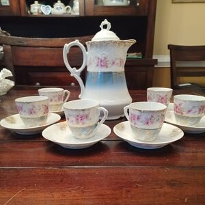 Hot Chocolate Pot With 6 Matching Demitasse Cups